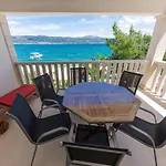 Apartment Arbanija 14825b Trogir