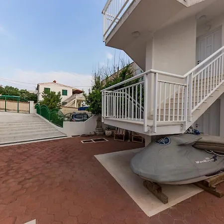 Διαμέρισμα Arbanija 14825b *